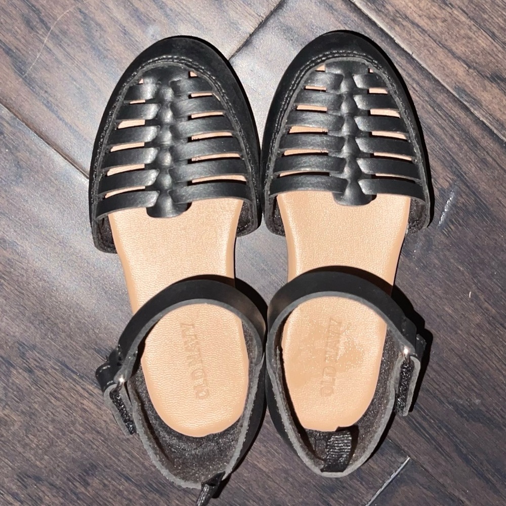 New without tag. Super soft, black, girls Old Navy sandals